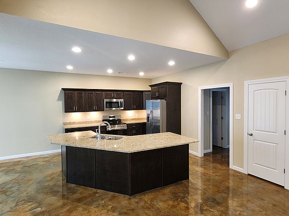 2nd image of 2203 Everett Dr