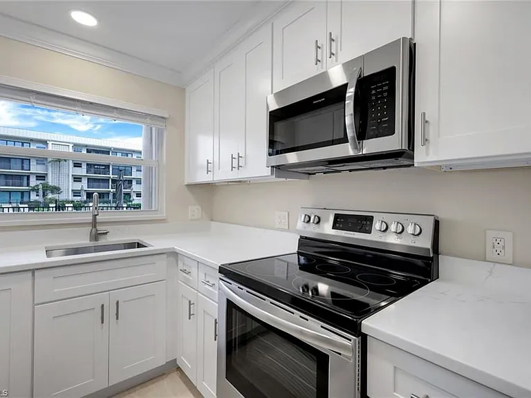 3200 Gulf Shore Blvd N #115 — Photo 6