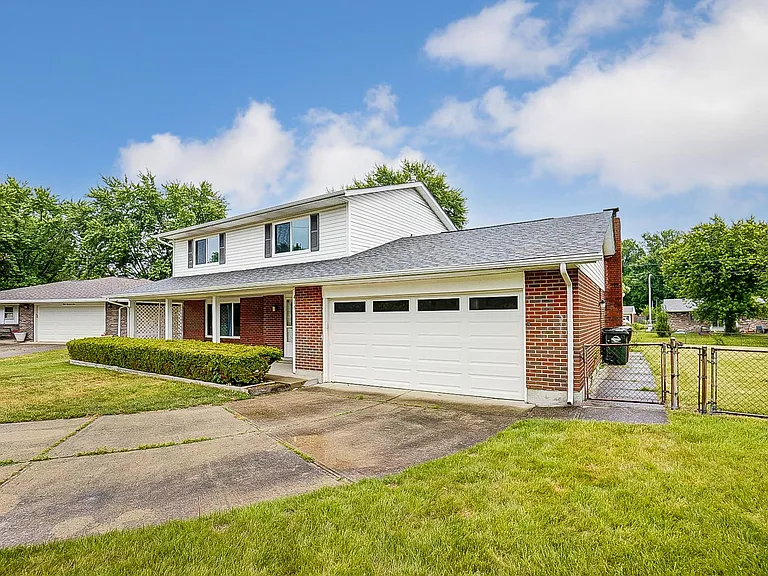 415 Rustic Ct — Photo 3
