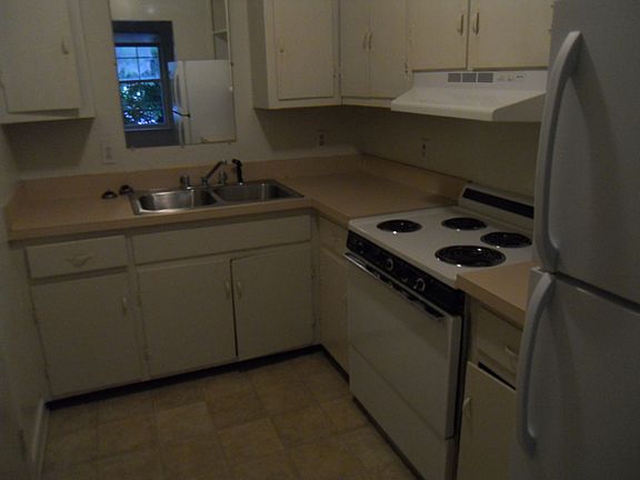 4th image of 1204 Carlton Ave APT 4