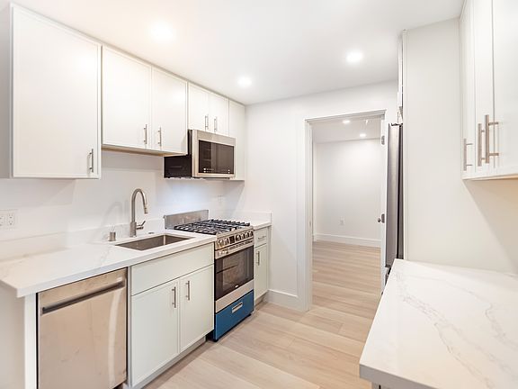 4th image of 224 27th St Unit C