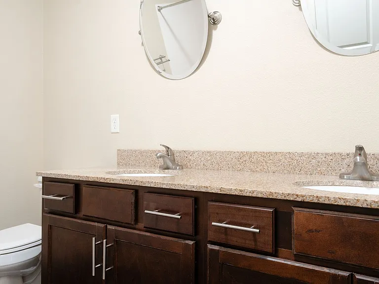 Highland Shores Apartments — Photo 37