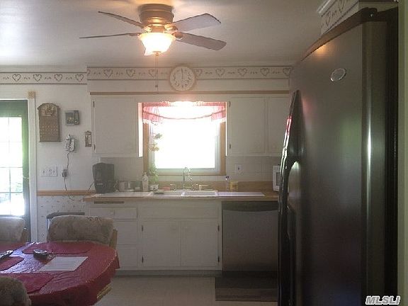 4th image of 57 Carlton Dr E