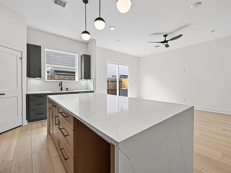 971 Highland Light Ln — Photo 14