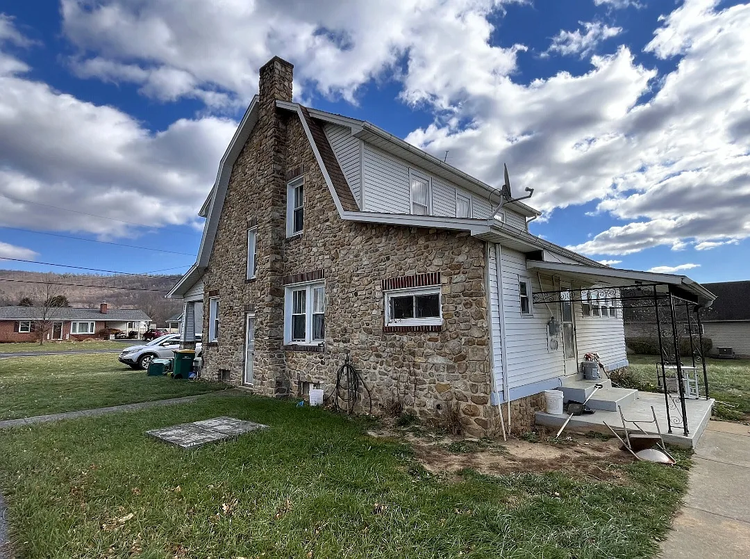 Building Photo - 9578 Mentzer Gap Rd