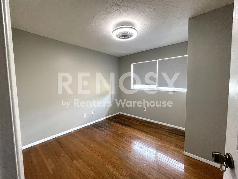 802 Embassy Rd — Photo 26