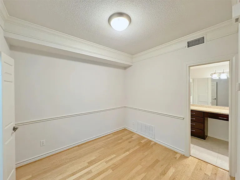 2700 Revere St #140 — Photo 7
