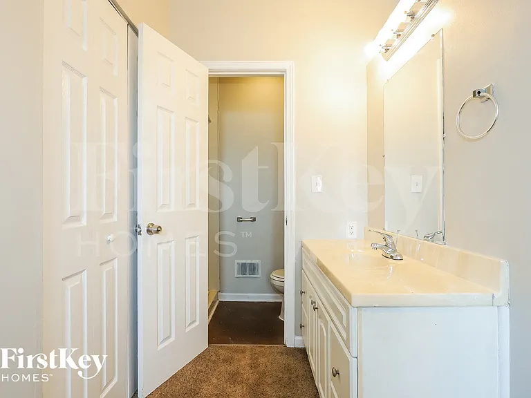 803 Blackhawk Dr — Photo 8