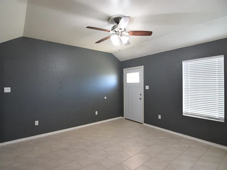 401 Dixon Dr — Photo 15