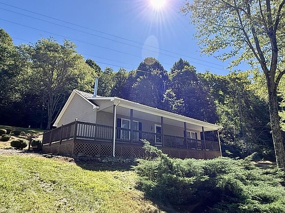 3rd image of 728 Hidden Valley Ln