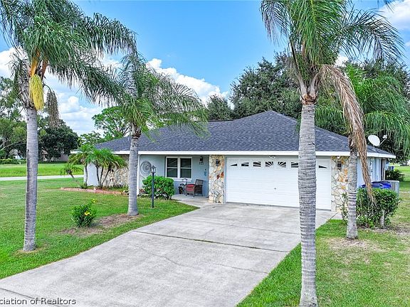 3rd image of 525 Ivy Dr