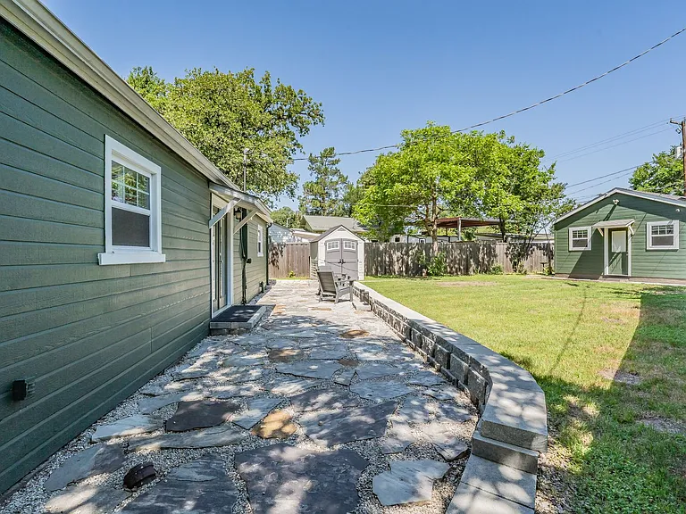 2157 W Lotus Ave — Photo 38