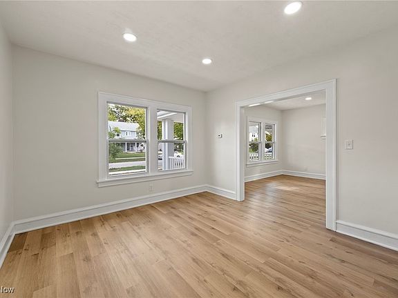 5th image of 2082 Baxterly Ave