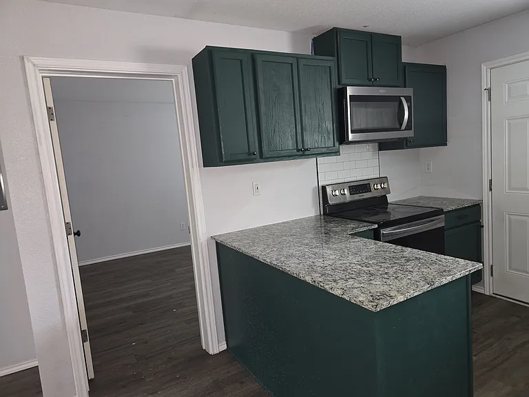 904 Estelle Ave — Photo 9