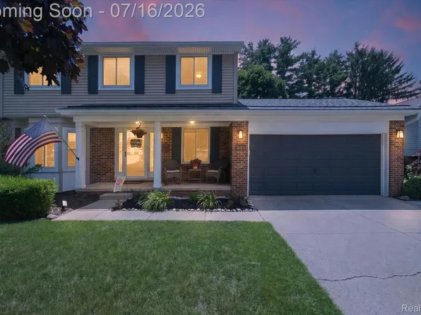 845 Abbey Ln, Milford, MI 48381