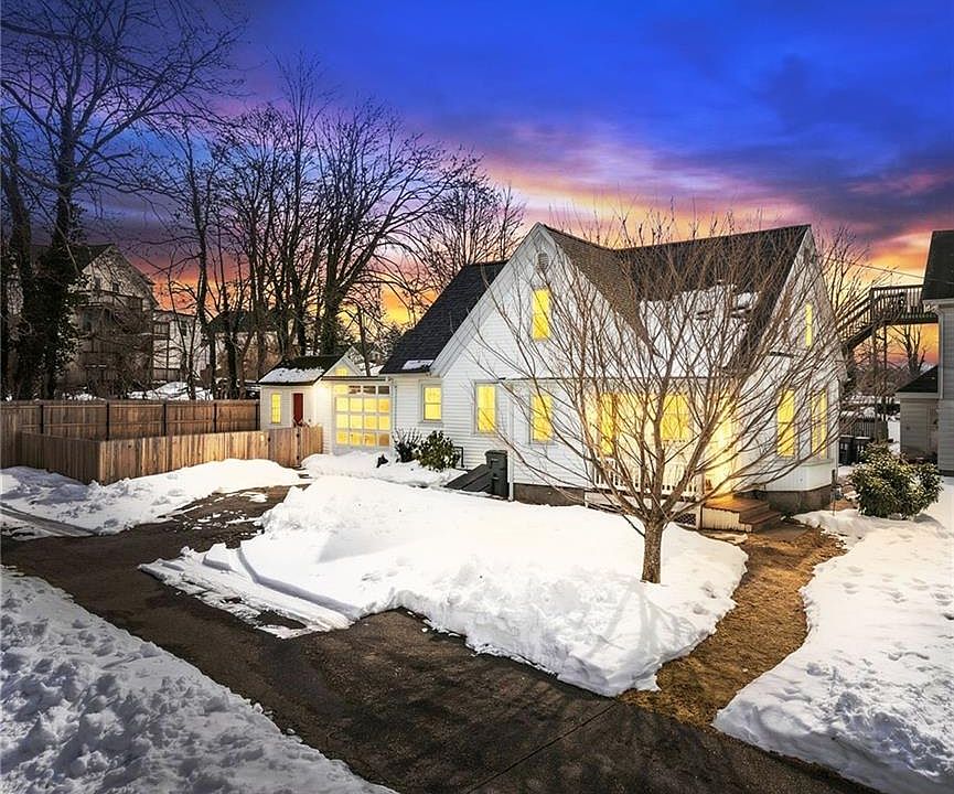 1st image of 16 Spring St