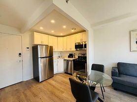 45 W 81st St