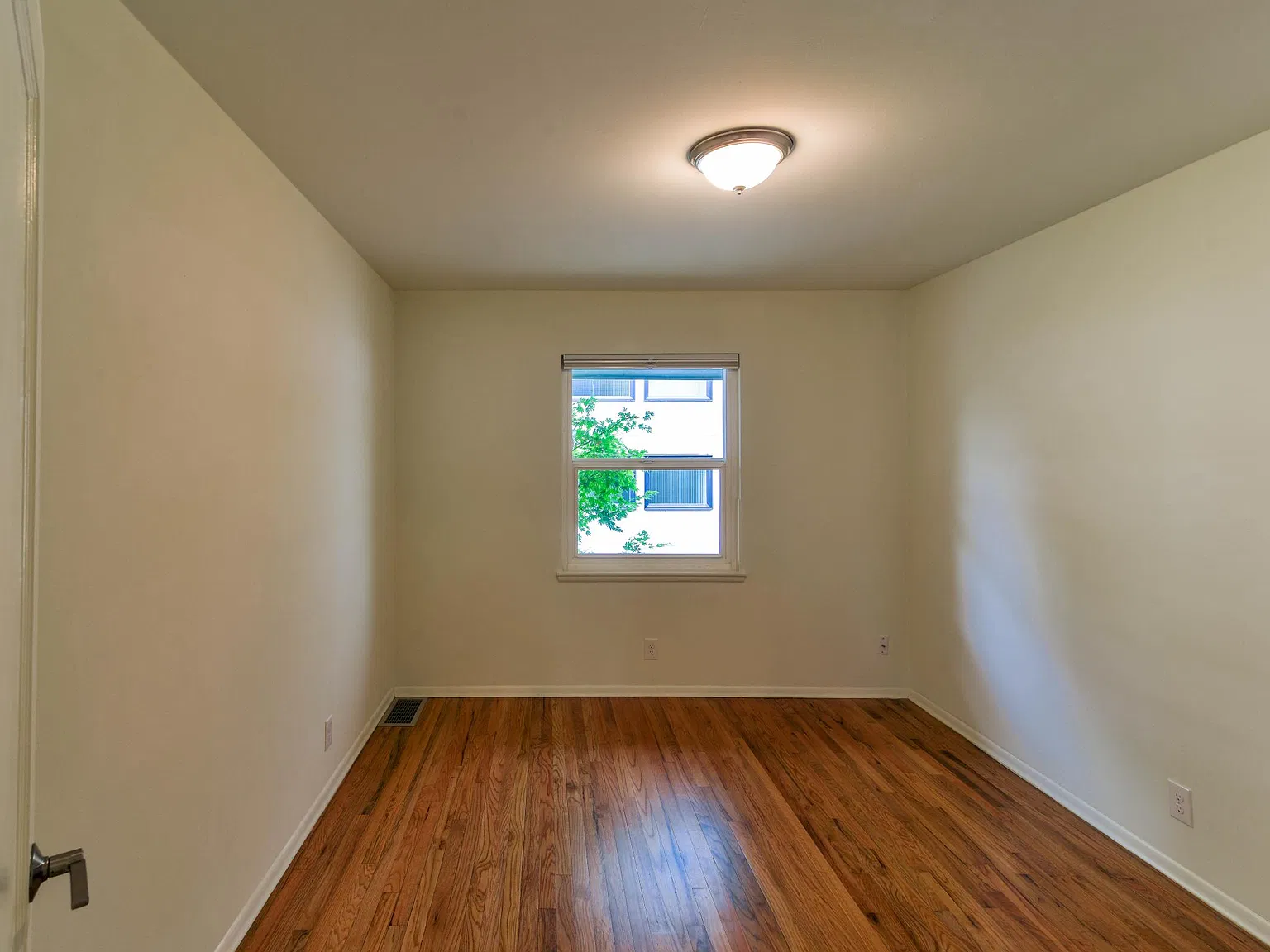 2 bed, 750 sqft, $2,900 — Photo 4