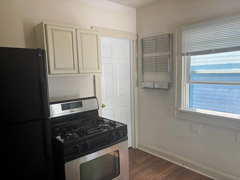 1240 N Temple Ave — Photo 12