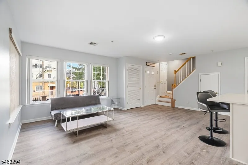3 bed, 2.5 bath, $3,400 — Photo 3