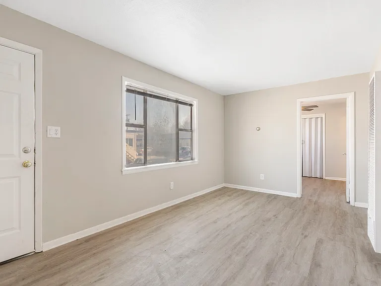 420 W Normal St — Photo 2