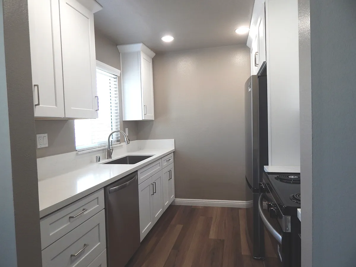 Building Photo - 2101 Curtis Ave #4