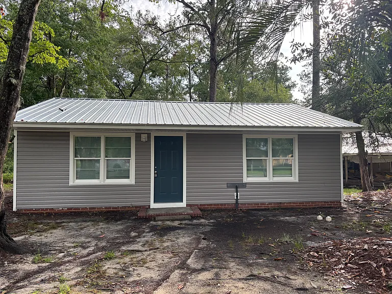 324 Rogers St — Photo 1