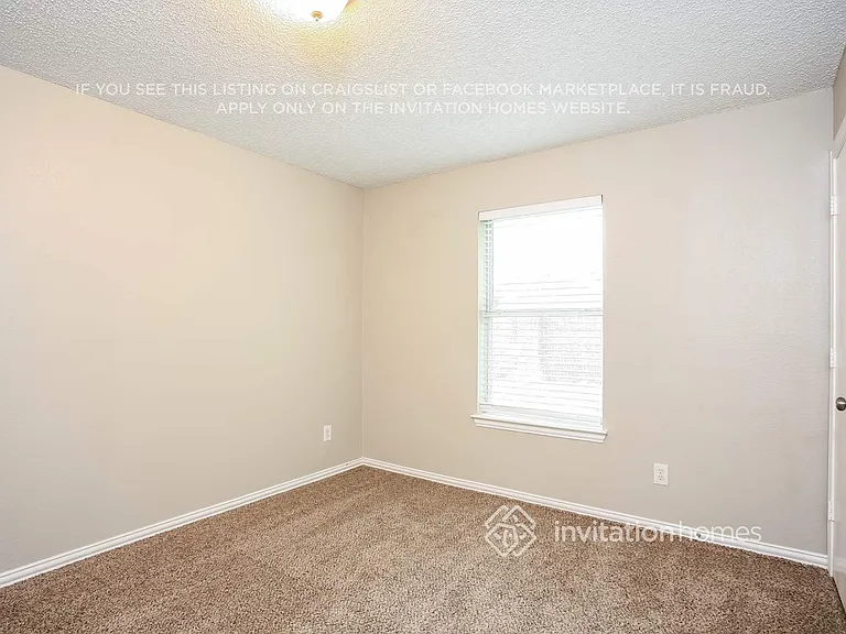 1047 Waterview Dr — Photo 9