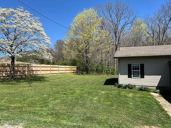 4th image of 798 Lawson Rd