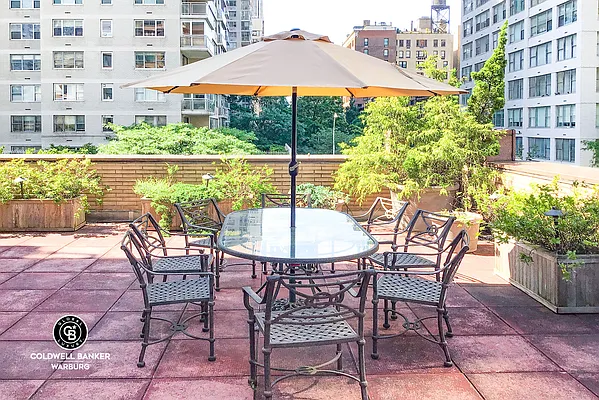 Sold by Coldwell Banker Warburg | media 4