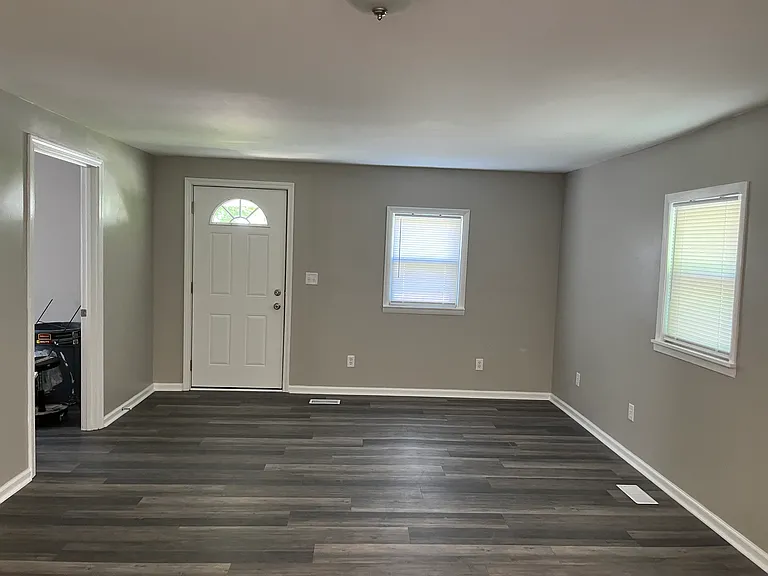 771 E Maple St — Photo 3