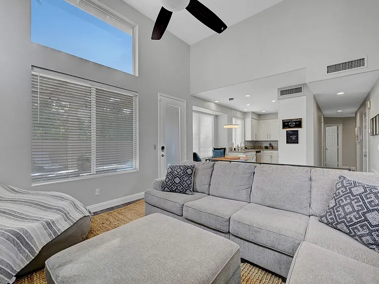 2239 Le Conte Ave — Photo 11