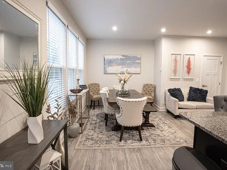 7821 Cove Point Dr — Photo 12