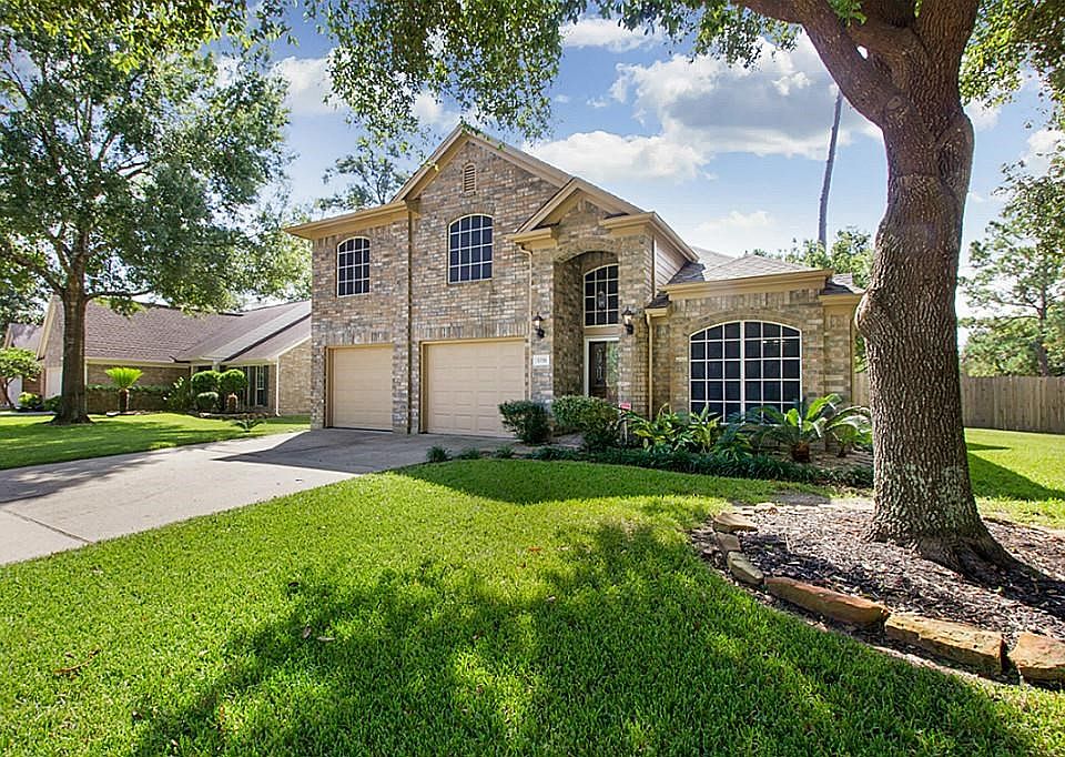 Beautiful corner lot with expansive views.
