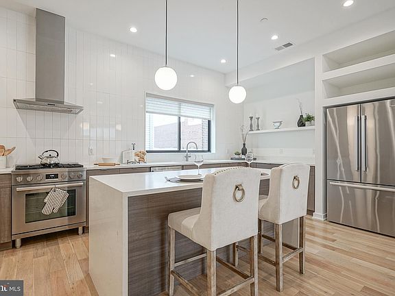 5th image of 725 Latona St