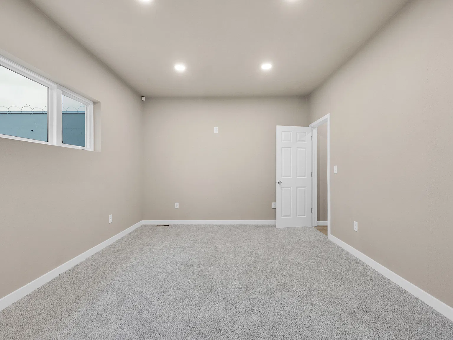 3 bed, 1359 sqft, $2,100 — Photo 3