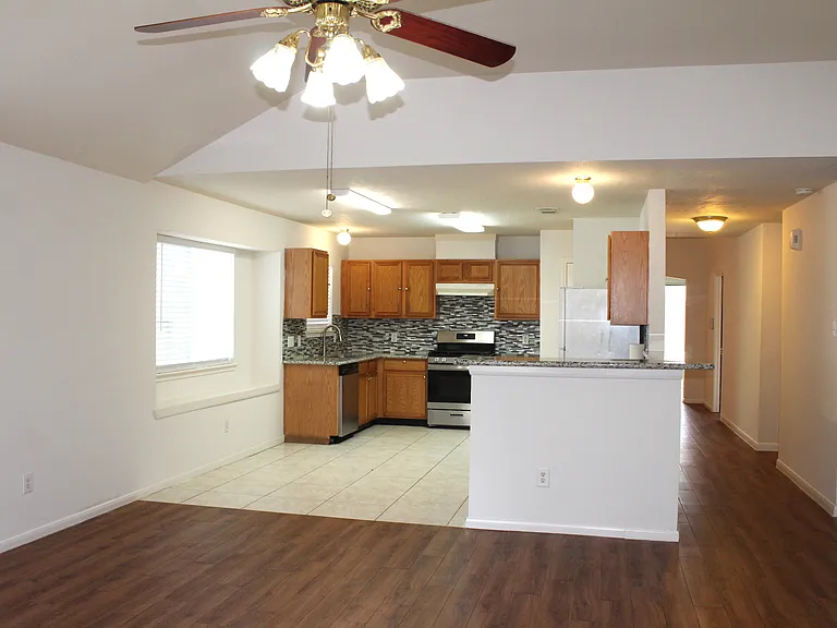 16014 Clayton Green Dr — Photo 9