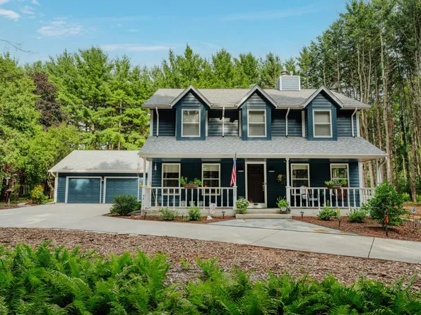 1032 Mill ROAD, Delafield, WI 53018