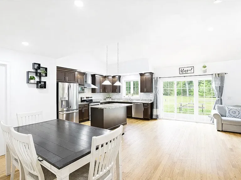 1 Patricia Way — Photo 5