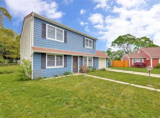 5 Birch Cir, Farmingdale, NY 11735