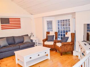 35 Franklin St, Newport, RI 02840