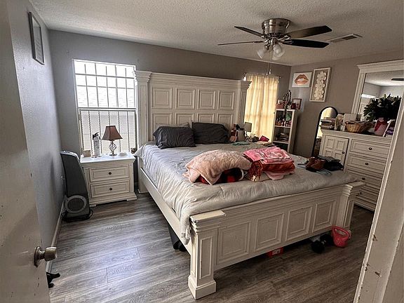 5th image of 4835 Winfield Rd