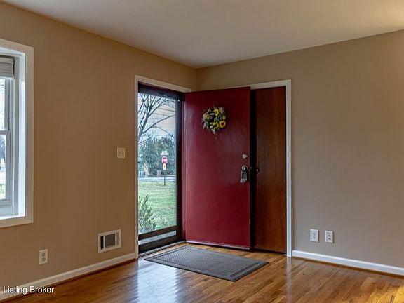 5th image of 210 Clore Ave