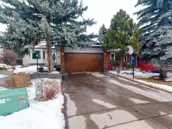 15 SE Edgeland Mews NW, Calgary, AB T3A 4C9