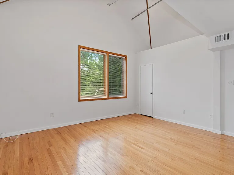 708 Irving St NE #202 — Photo 12