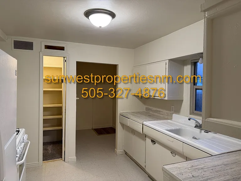 814 E Murray Dr — Photo 4