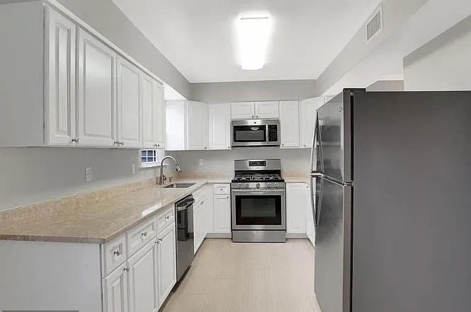 12312 Sleepy Lake Ct — Photo 6