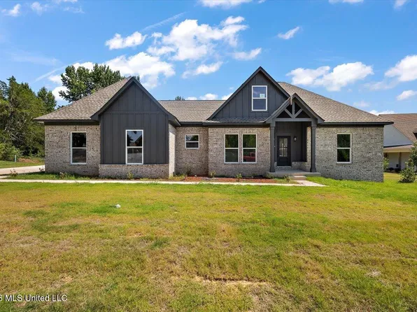 111 Carolina Cir, Senatobia, MS 38668