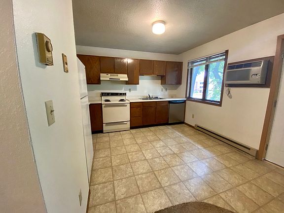 4th image of 1505 University Dr N APT 6