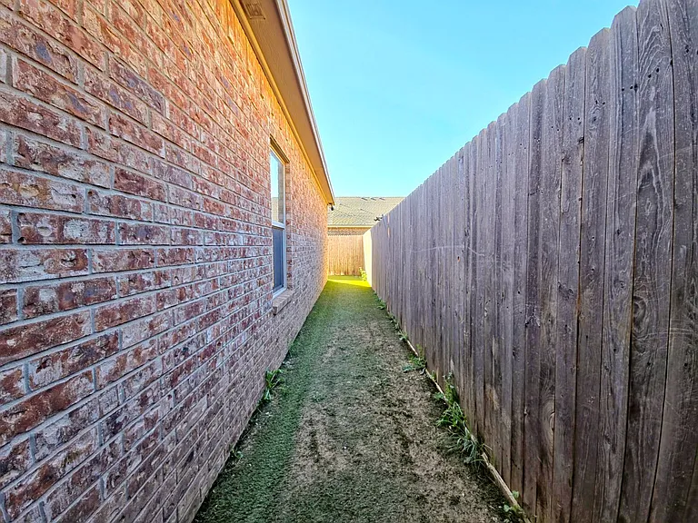 1109 Preston Trl — Photo 19